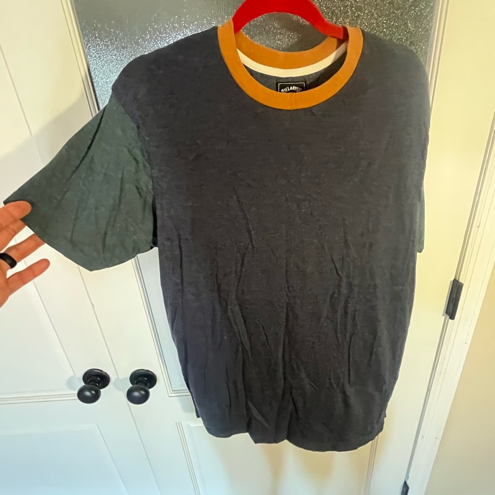 Billabong Black and Green Short Sleeve Tee